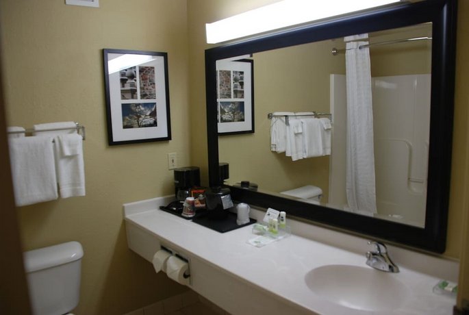 Country Inn & Suites by Radisson Galesburg IL